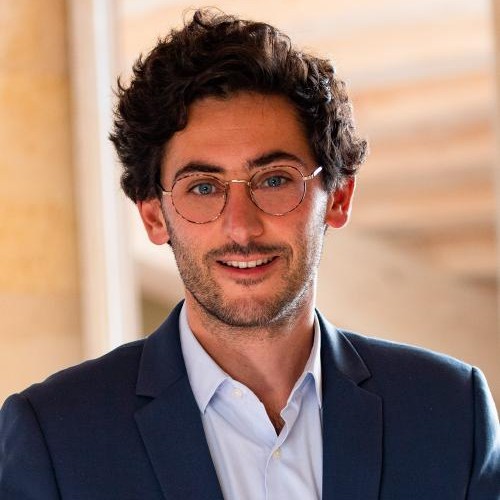Location meublée de courte durée et droits de commercialité, ou comment louer en toute légalité. Par Martin Peyronnet, Avocat.