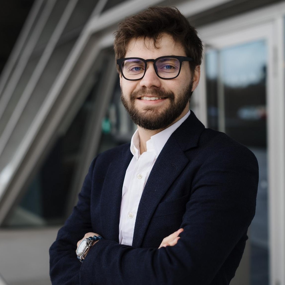 La contestation d'une décision d'indu(s) de prestations familiales. Par Thomas Martinez, Avocat.