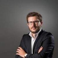 Précision sur les conditions d'indemnisation d'une éviction irrégulière d'un marché reconductible. Par Jean-Baptiste Berlottier-Merle, Avocat.