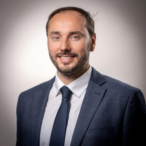 Vers une évolution déontologique pour les chirurgiens-dentistes et les pédicures-podologues. Par Thibault Soubelet, Avocat.
