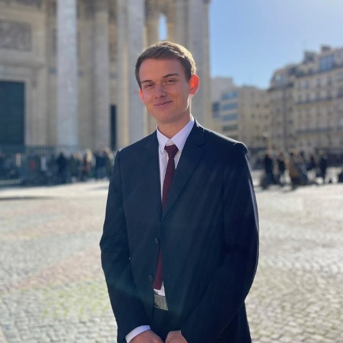 Maintien et financement des garanties collectives en cas d'invalidité du salarié. Par Arthur Réau, Etudiant.
